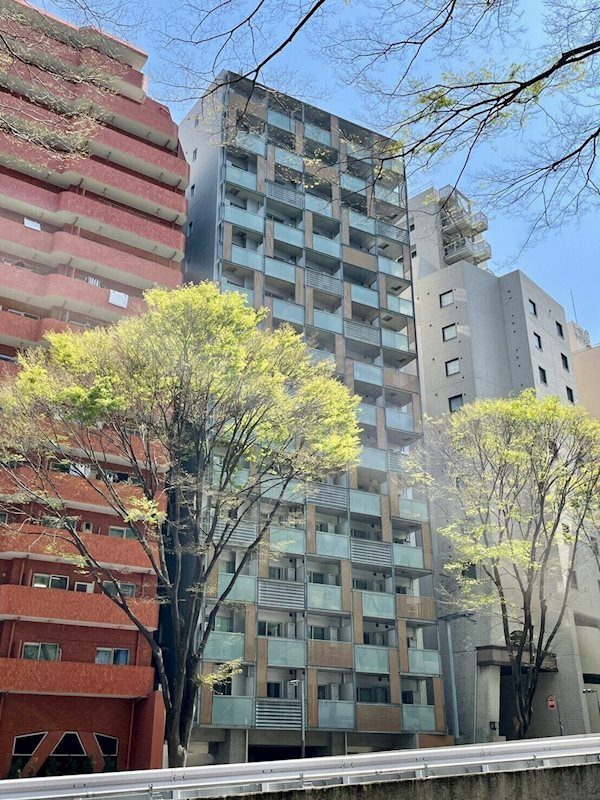 ZOOM都庁前の外観