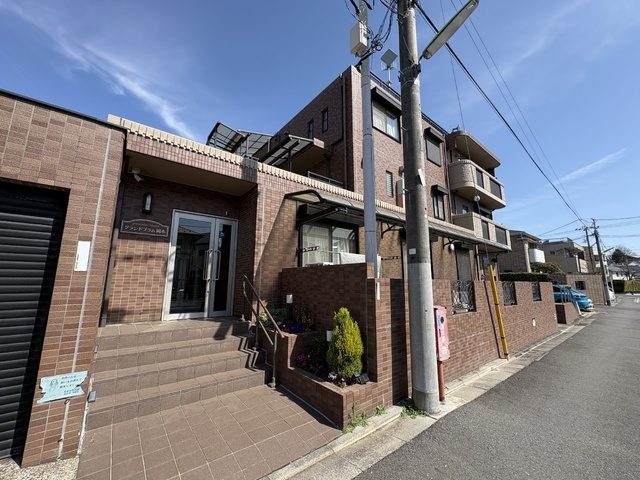 グランドプラム岡本の外観