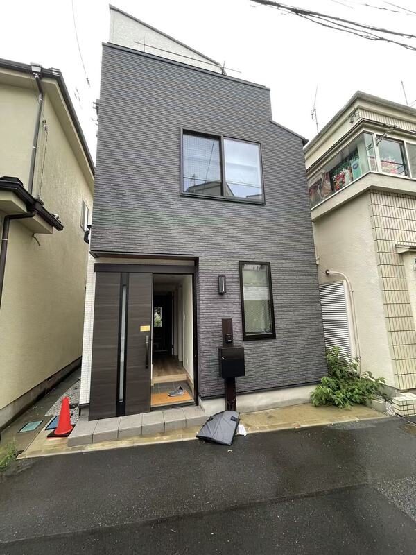 北新宿三丁目戸建ての外観