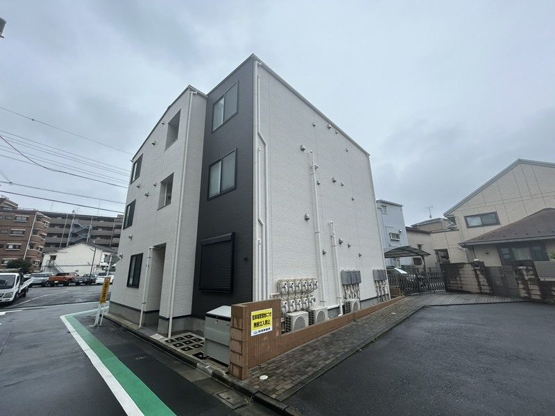 春空と小道のアルソーレの外観