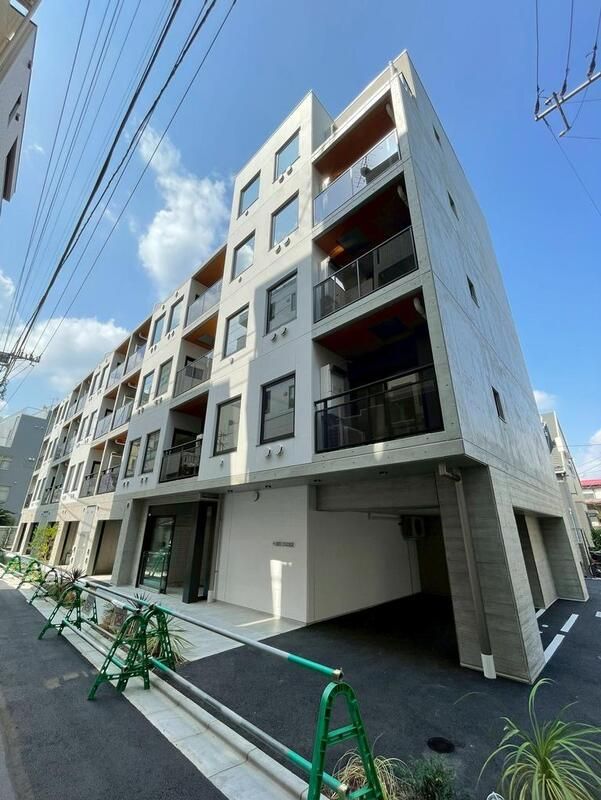ルミーク北千住の外観