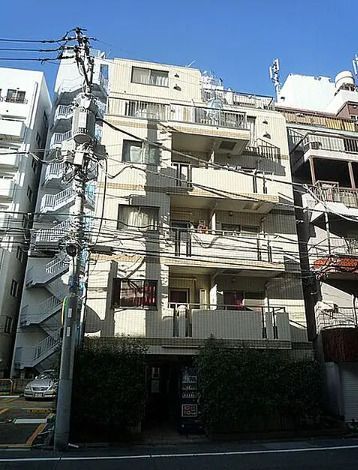 プレールドゥーク新宿曙橋の外観