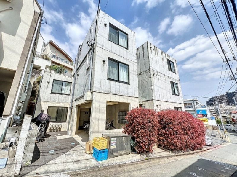 MidCUBE中台の外観