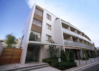 ストーリア神宮前の外観