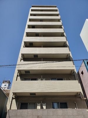 スカイコート浅草雷門の外観