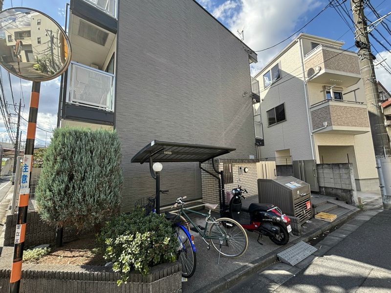 レオパレスSHISUI A棟の外観